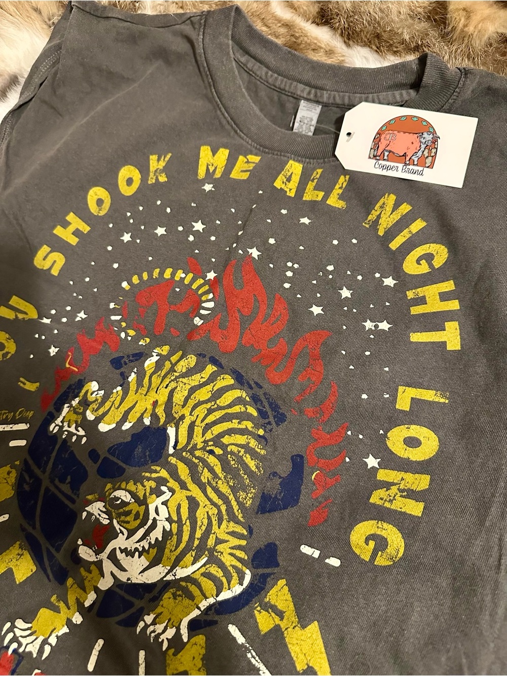 Tiger Graphic Distressed Look Cut Off Tshirt